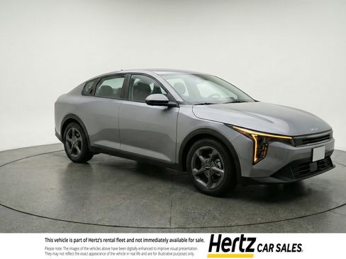 Used 2025 Kia K4 LXS image 1