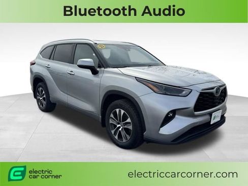 Used 2023 Toyota Highlander XLE AWD/4WD image 1