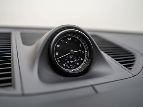 Used 2025 Porsche Macan image 24