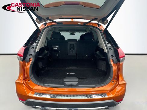 Used 2018 Nissan Rogue SV w/ Premium Package image 34