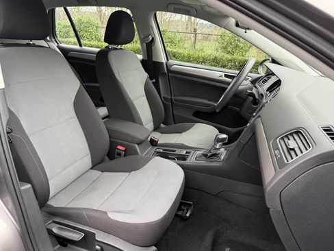 Used 2016 Volkswagen e-Golf SE image 14