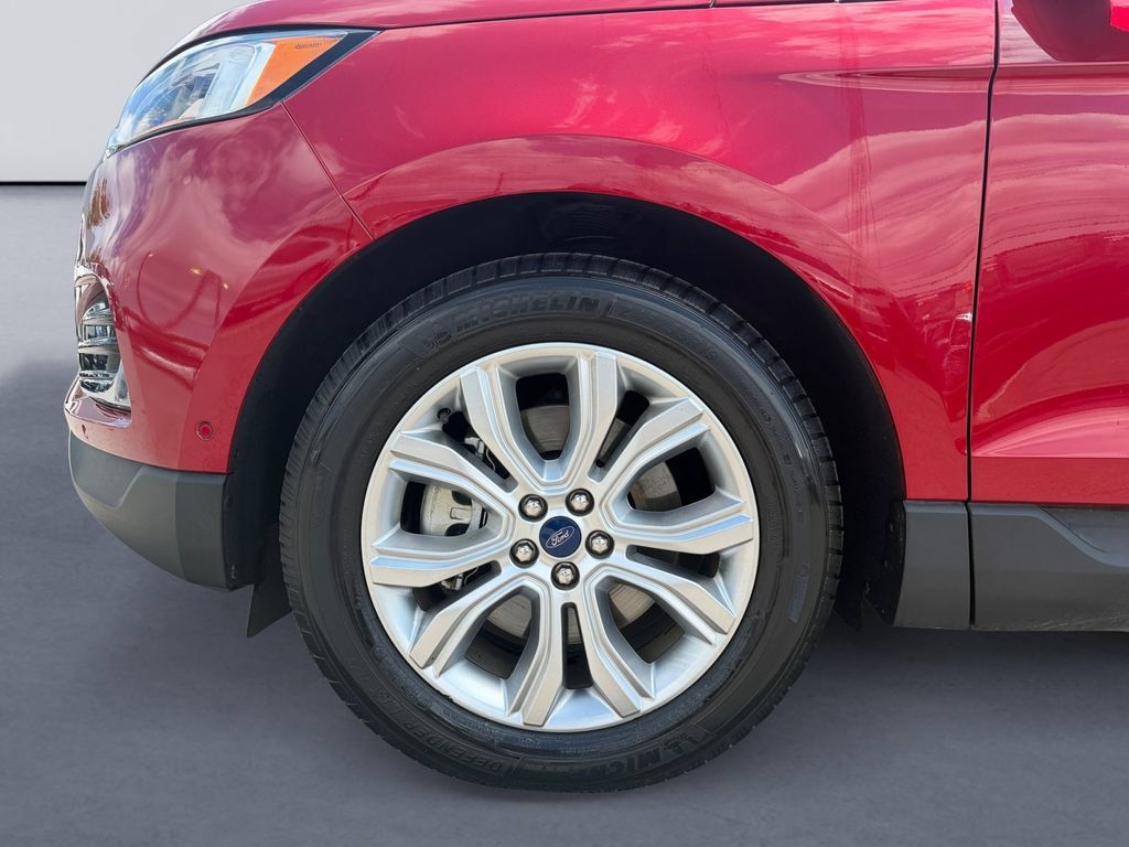 Used 2020 Ford Edge Titanium w/ Equipment Group 301A AWD/4WD image 9