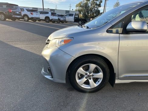 Used 2020 Toyota Sienna LE image 5