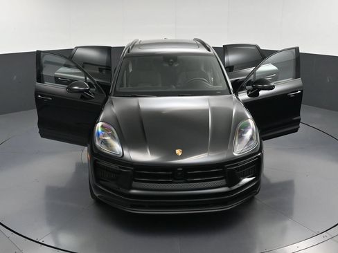 Certified 2023 Porsche Macan S AWD/4WD image 31