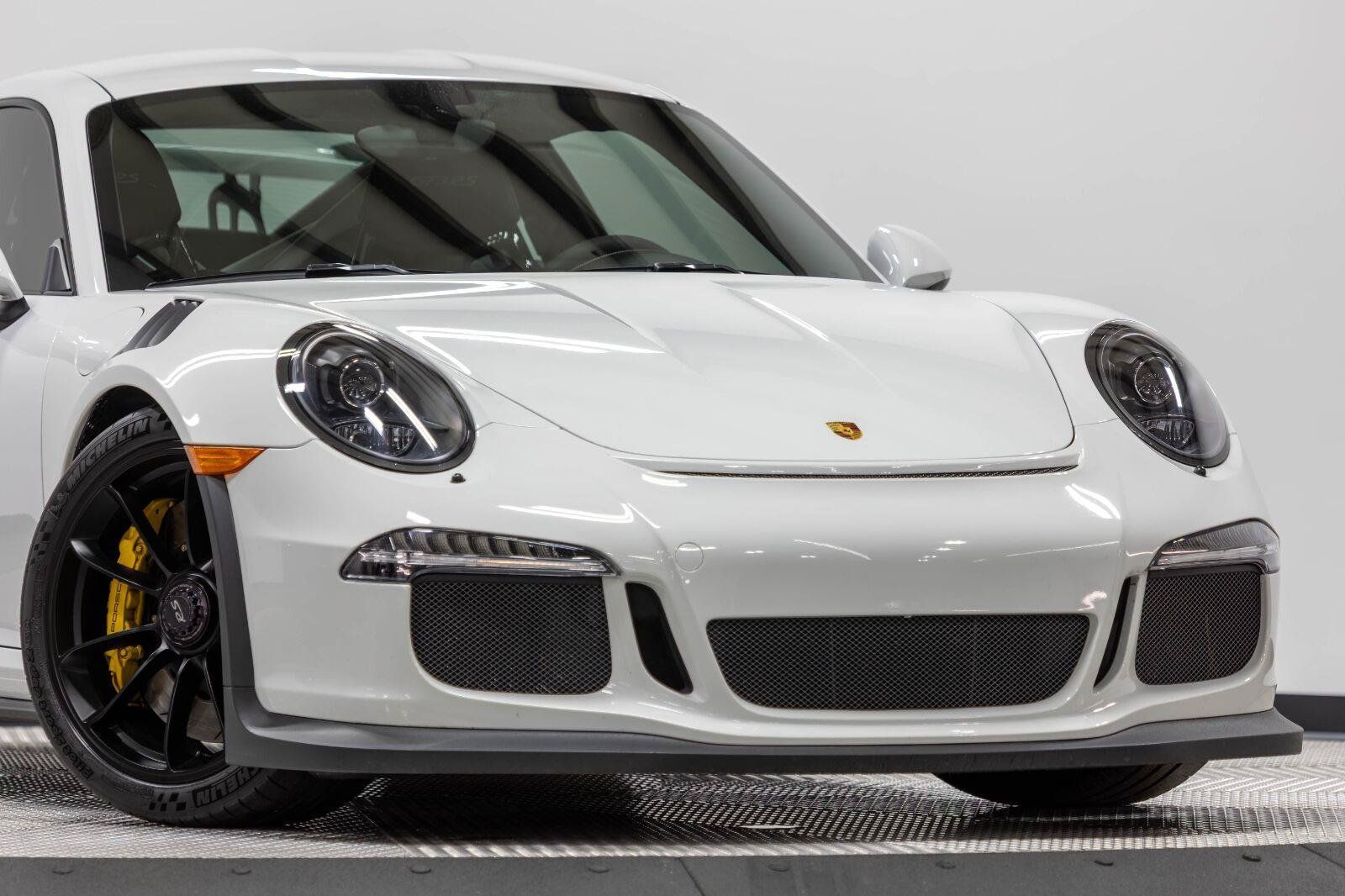 Used 2016 Porsche 911 GT3 RS RWD image 3