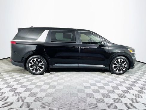 Used 2024 Kia Carnival EX image 9