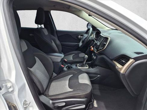 Used 2015 Jeep Cherokee Sport w/ Sport Appearance Group FWD image 19