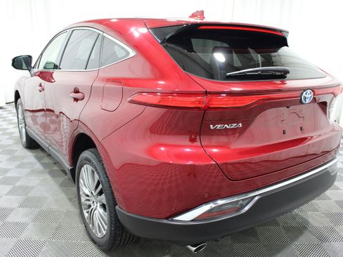 Used 2021 Toyota Venza Limited image 35