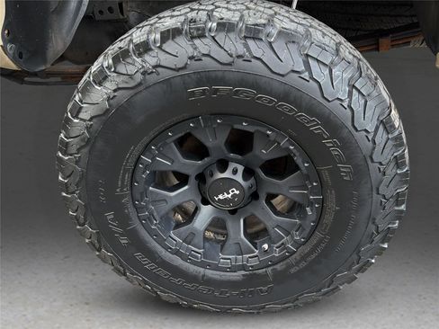 Used 2018 Toyota Tacoma TRD Sport image 36