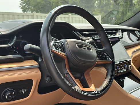 Used 2023 Jeep Grand Cherokee Summit image 16