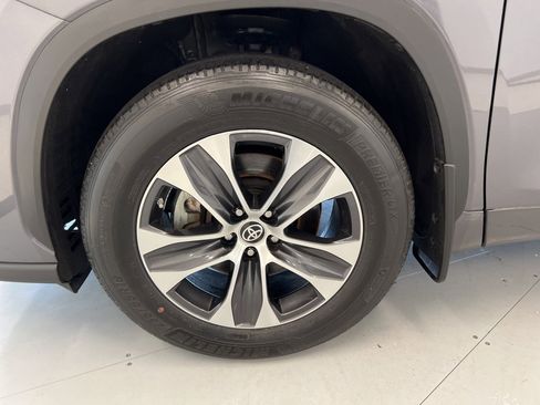 Used 2022 Toyota Highlander XLE image 57