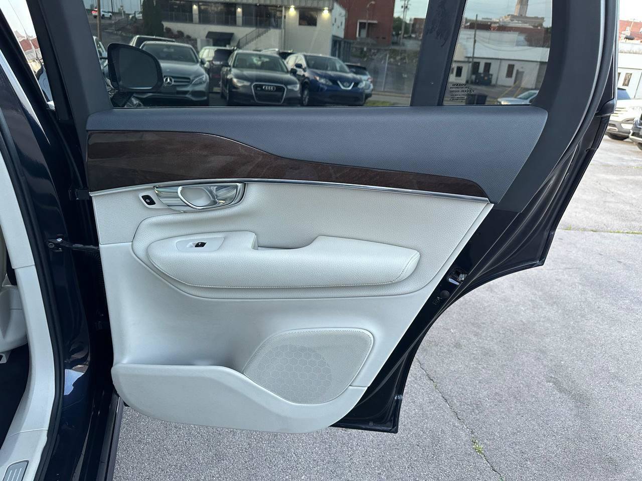 Used 2016 Volvo XC90 T6 Momentum w/ Protection Package Plus AWD/4WD image 32