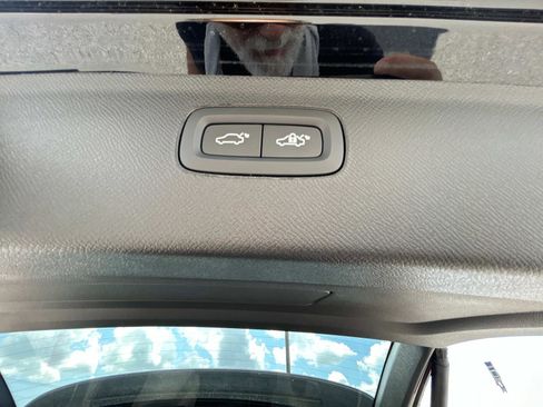 New 2025 Volvo XC90 T8 Plus w/ Protection Package Premier image 18