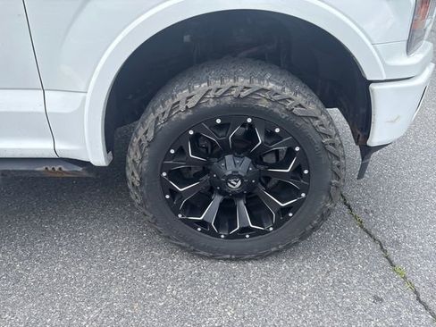 Used 2018 Ford F150 XLT w/ Equipment Group 302A Luxury AWD/4WD image 9