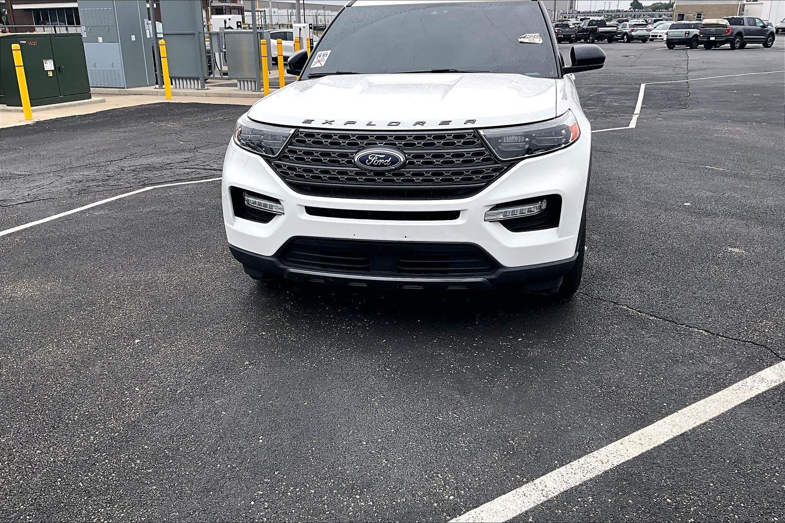 Used 2023 Ford Explorer XLT w/ Equipment Group 202A RWD image 4