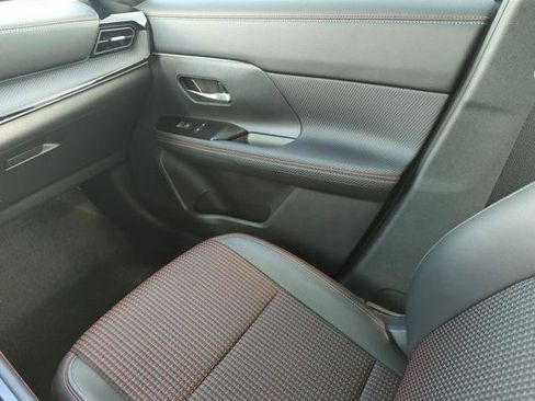 Certified 2025 Nissan Kicks SR image 27