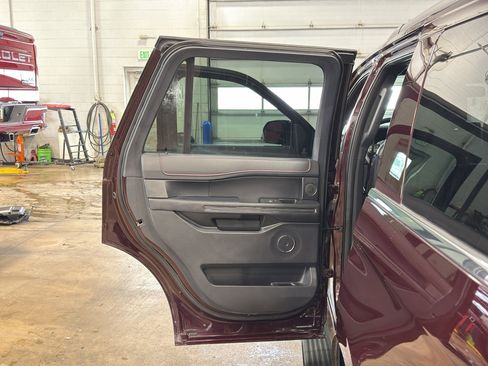 Used 2023 Ford Expedition Limited AWD/4WD image 36