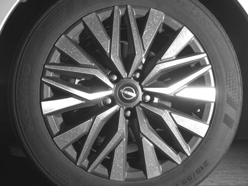 Used 2025 Nissan Altima 2.5 SV FWD image 12