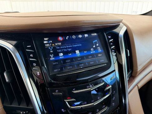 Used 2017 Cadillac Escalade Platinum AWD/4WD image 4