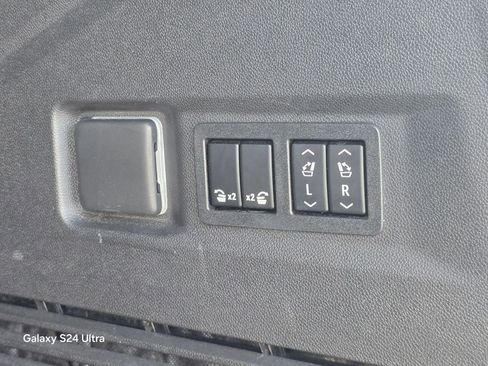 Used 2022 GMC Yukon Denali image 34