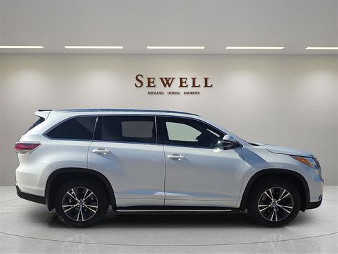 Used 2016 Toyota Highlander XLE image 5