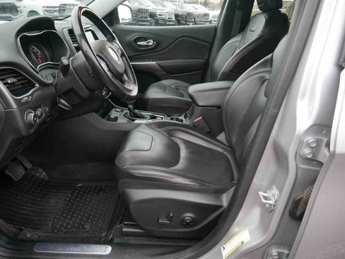 Used 2019 Jeep Cherokee Limited image 26