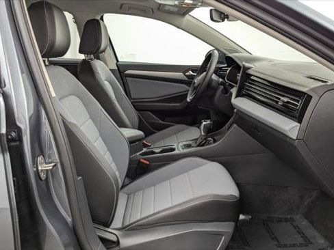 Used 2025 Volkswagen Jetta SE image 21