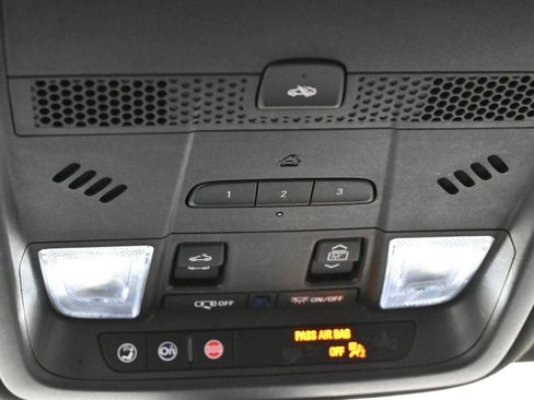 Used 2022 Cadillac XT5 Sportv w/ LPO, Floor Liner Package image 29