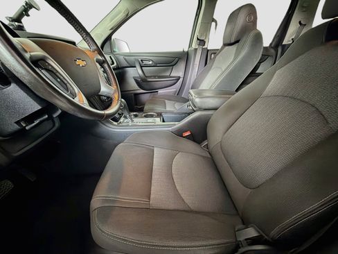 Used 2017 Chevrolet Traverse LT w/ Style and Technology Package FWD image 13