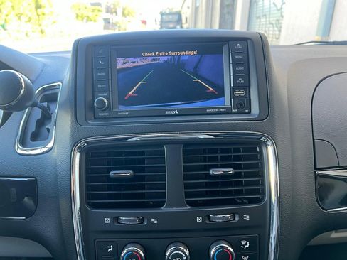 Used 2018 Dodge Grand Caravan SXT image 21