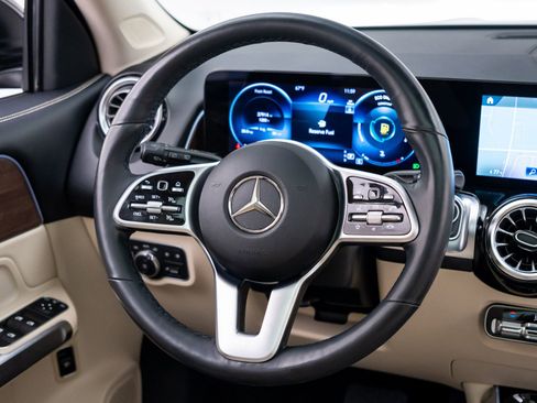 Used 2023 Mercedes-Benz GLB 250 4MATIC image 11