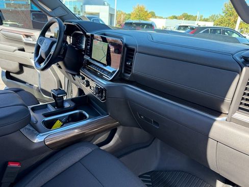 Used 2024 Chevrolet Silverado 1500 LT Trail Boss w/ Convenience Package II image 33