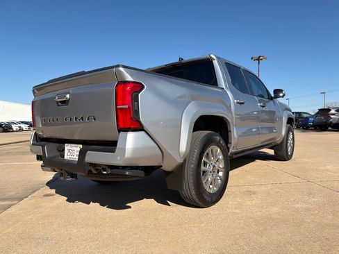 Used 2025 Toyota Tacoma Limited image 19