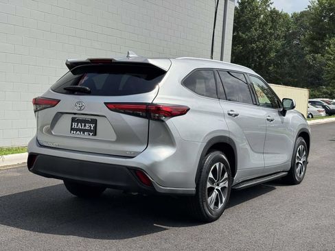 Used 2022 Toyota Highlander XLE FWD image 23