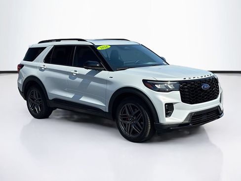 Used 2026 Ford Explorer ST-Line w/ ST-Line Street Pack AWD/4WD image 3