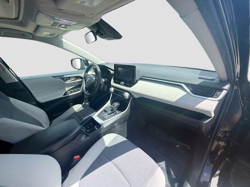 Used 2022 Toyota RAV4 XLE w/ Convenience Package FWD image 29