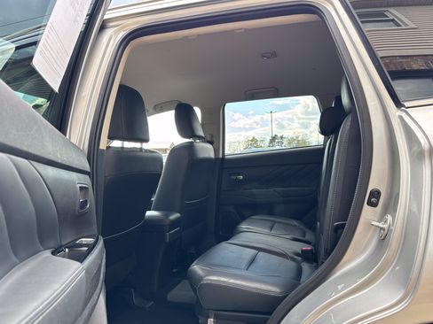 Used 2018 Mitsubishi Outlander SEL AWD/4WD image 10