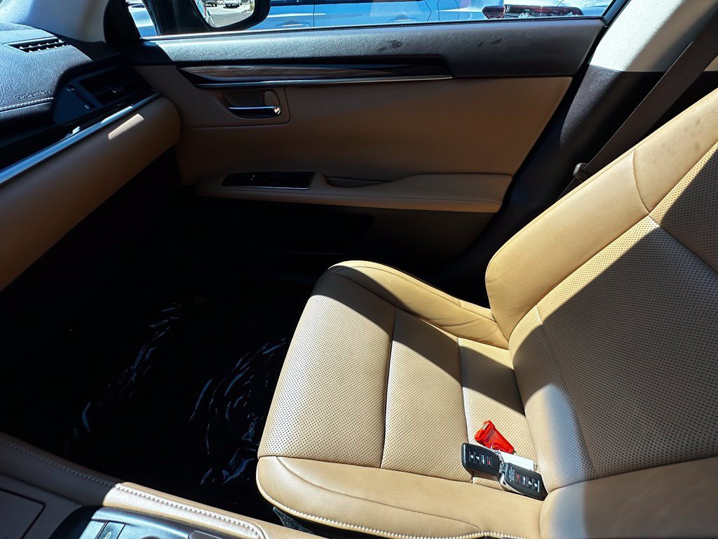 Used 2016 Lexus ES 350 w/ Premium Package w/Wood Trim FWD image 34