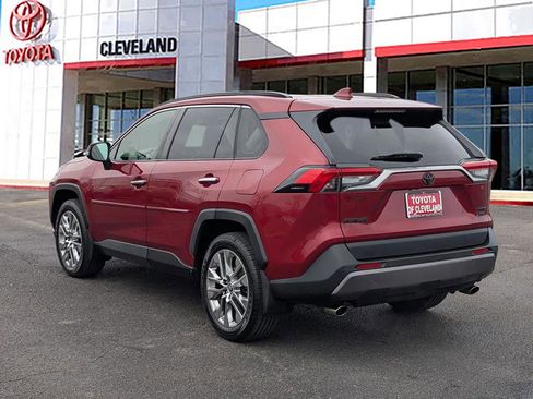 Used 2020 Toyota RAV4 Limited image 5