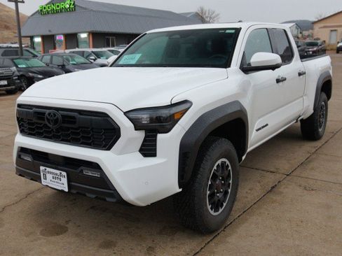 Used 2025 Toyota Tacoma TRD Off-Road image 2