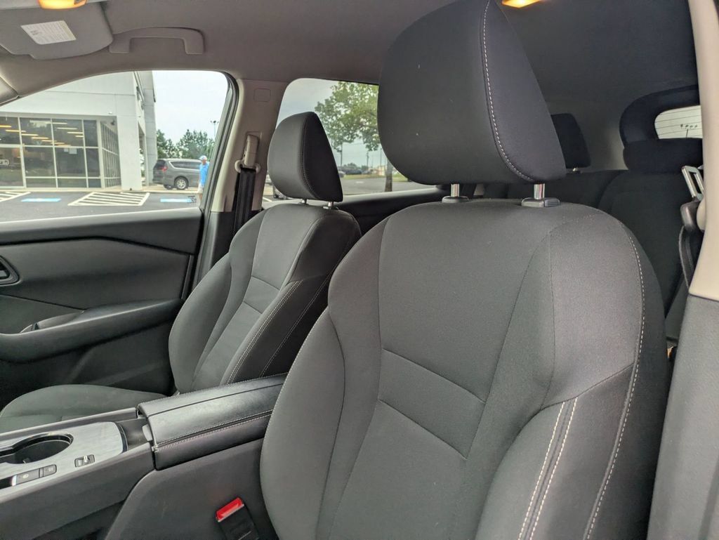 Used 2024 Nissan Rogue S FWD image 12