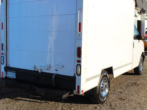 Used 2023 GMC Savana 3500 RWD image 6