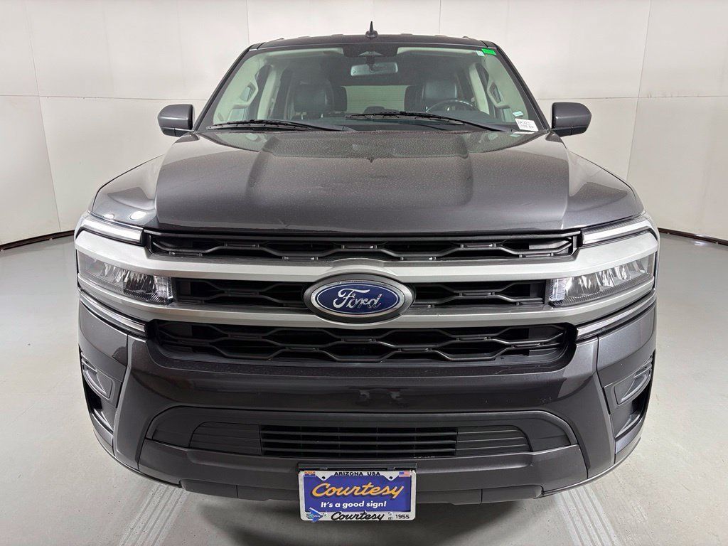 Used 2024 Ford Expedition Max XLT AWD/4WD image 3