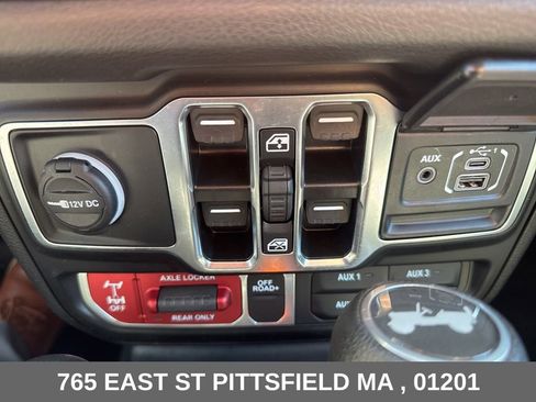 Used 2024 Jeep Wrangler Unlimited AWD/4WD image 19