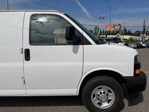 Used 2019 Chevrolet Express 2500 RWD image 4