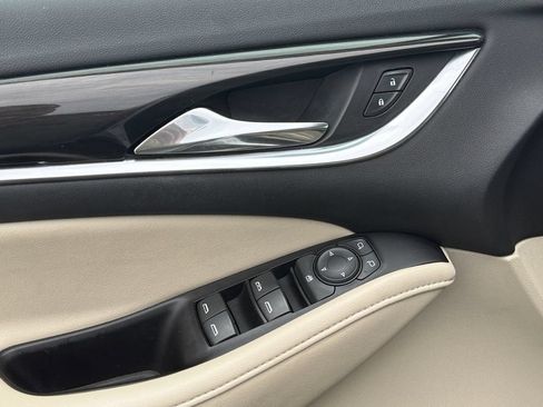 Used 2019 Buick Enclave Essence FWD image 11
