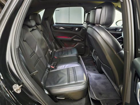 Used 2019 Porsche Cayenne Base image 12