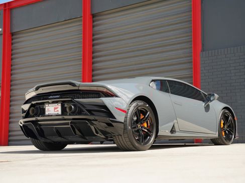 Used 2021 Lamborghini Huracan EVO image 40
