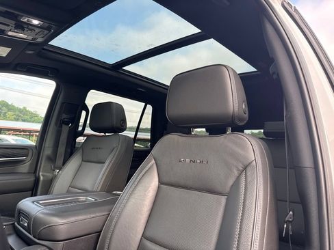 Used 2024 GMC Yukon Denali AWD/4WD image 9