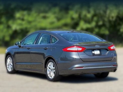 Used 2016 Ford Fusion SE FWD image 10